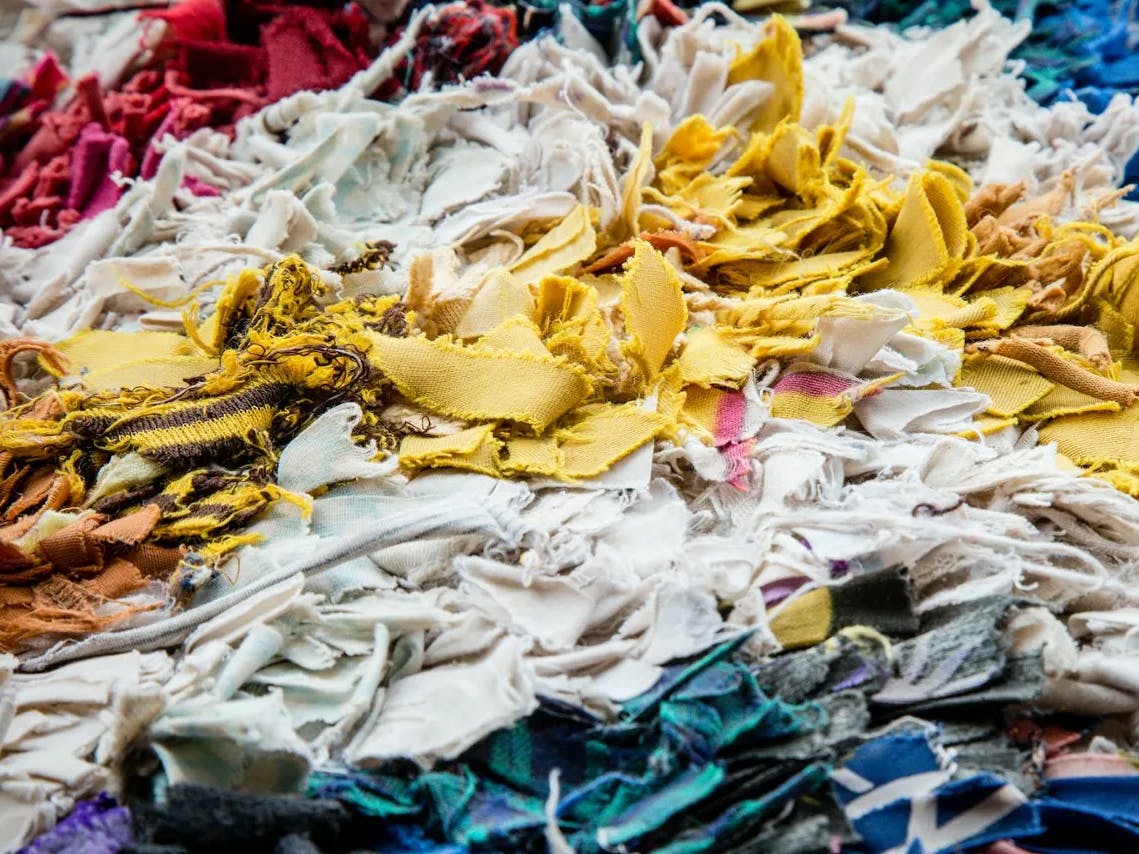 Material plástico reciclado preparado