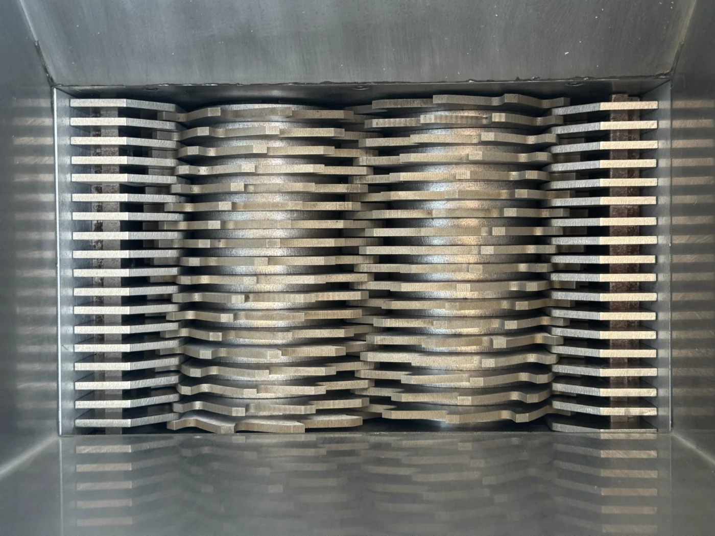 Mini desktop shredder blade chamber detail
