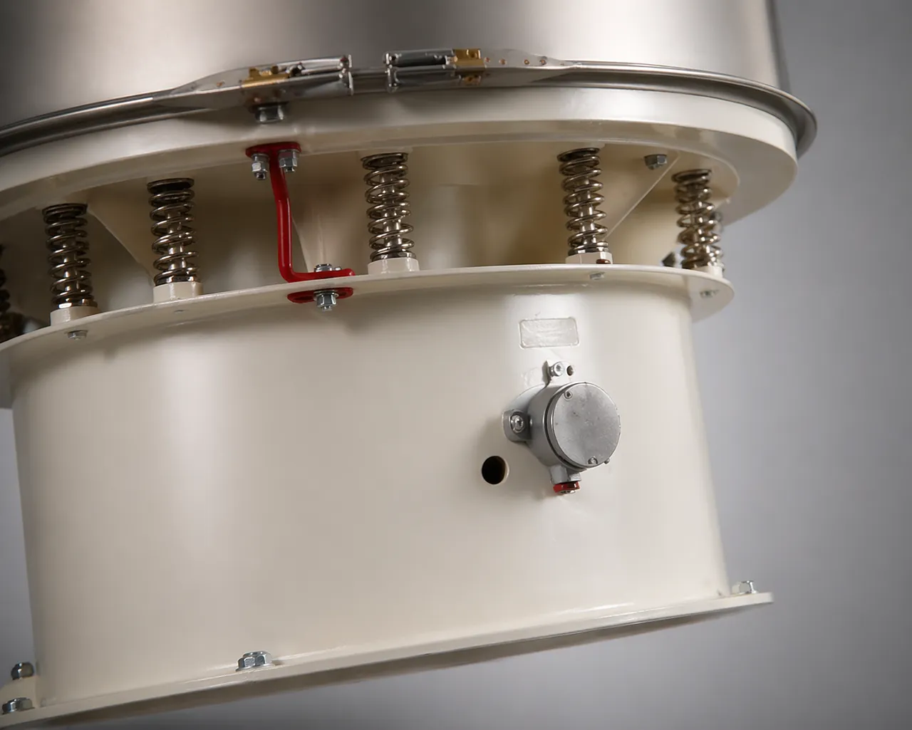 Vibrating screen spring system detail