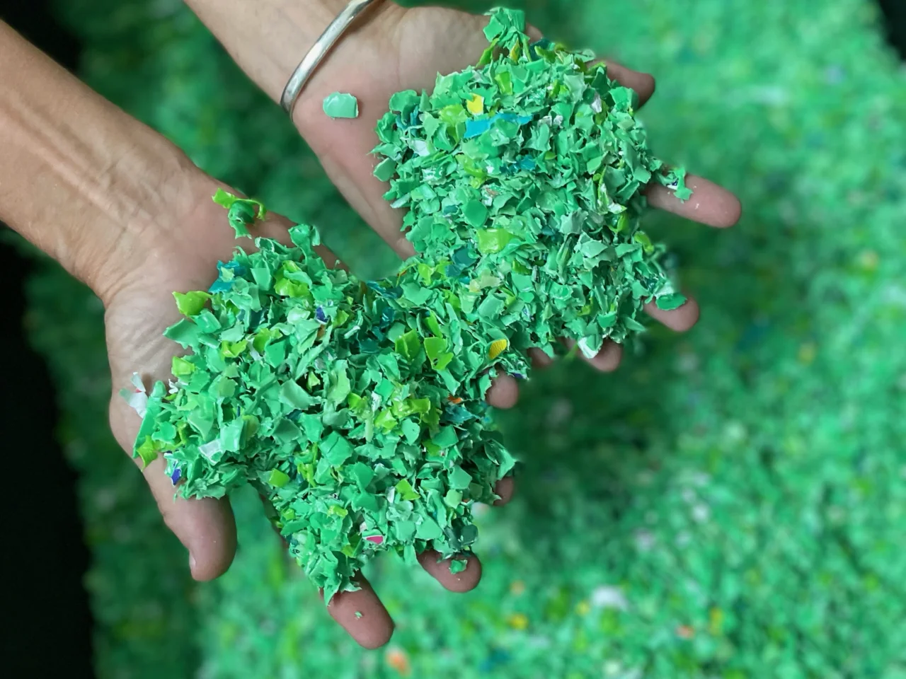 Clean, high-purity recycled PE and PP plastic flakes after processing in a sink float separator